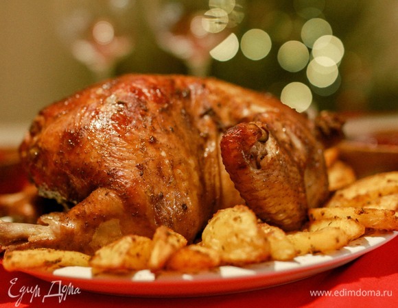 Маринованную курицу положить в пакет для запекания и отправить в духовку при 180°C на 40 минут, затем разорвать пакет и выпекать до золотистого цвета.