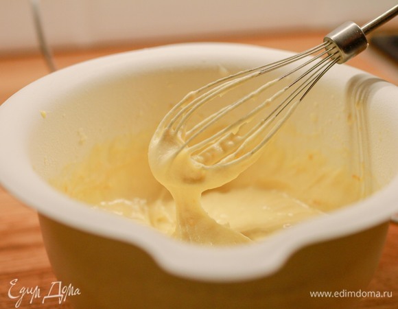 Вот такая легкая и однородная консистенция должна получиться у теста. А кухонная машина KENWOOD Chef Sense еще больше упростила бы его приготовление.