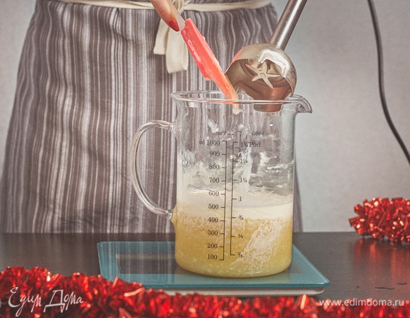 Влить сливки и пробить блендером до однородности. Вот где пригодится кухонная машина KENWOOD.