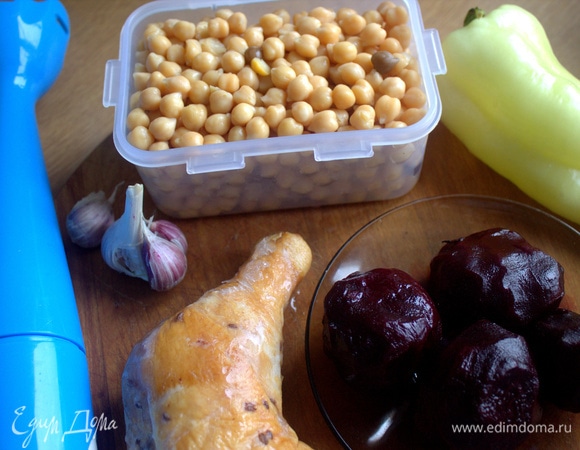 Свеклу отварить заранее или купить вареную.