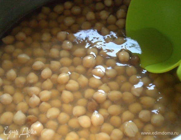 Отвариваю до готовности. Храню в холодильнике под крышкой, слив жидкость.