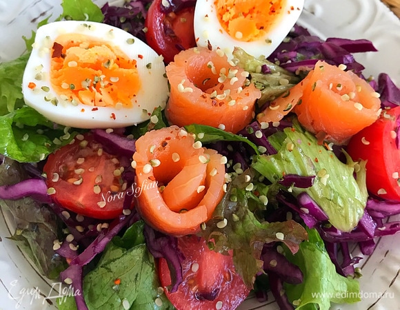 Посыпать семенами конопли, чили и подавать.