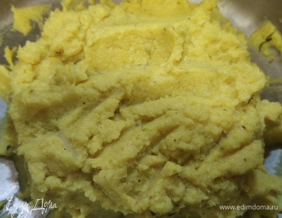 Измельчить блендером в пюре, посолить и поперчить. По желанию добавить укроп.