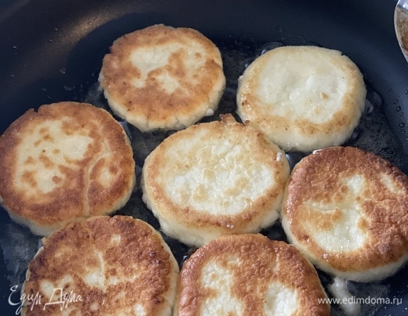 Жарить на среднем огне до румяной корочки. Приятного аппетита и хорошего настроения!