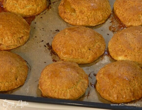 Выпекать в разогретой духовке 20–25 минут.