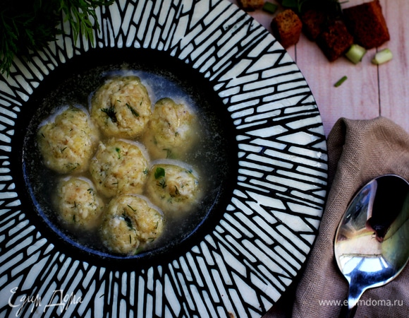 Шарики бросить в кипящий бульон, дать им всплыть (это занимает пару минут) и сразу подавать.