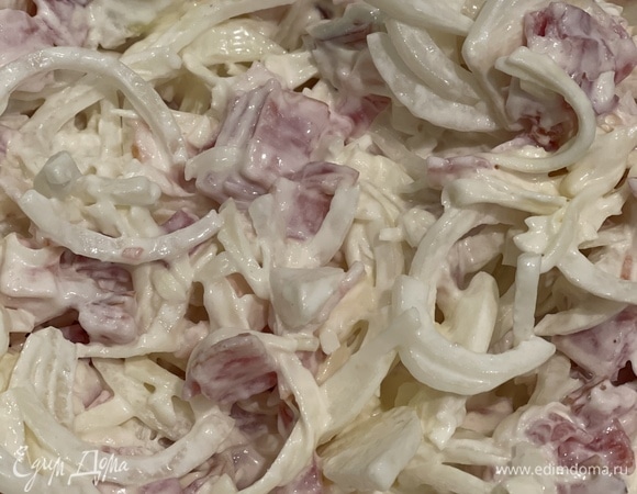 Смешиваем все ингредиенты со сметаной.