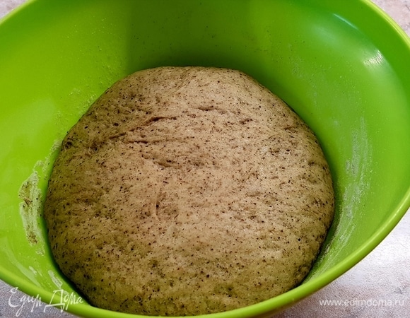 Так тесто выглядит через 2 часа. Оно прекрасно поднялось.