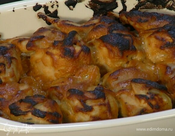 Запекать перепелок в разогретой духовке 30 минут.