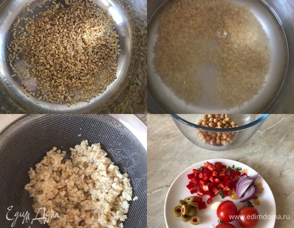 Булгур отварить до готовности в подсоленной воде, потом промыть и дать воде полностью стечь. Лук нарезать полукольцами, болгарский перец — кубиками, помидоры разрезать пополам, оливки — кружочками. Чеснок выдавить через пресс.