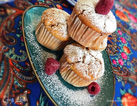 Готовые кексы достать из духовки и остудить на решетке.