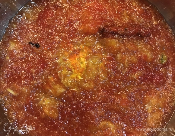 Варить джем, периодически помешивая, примерно 30–40 минут.