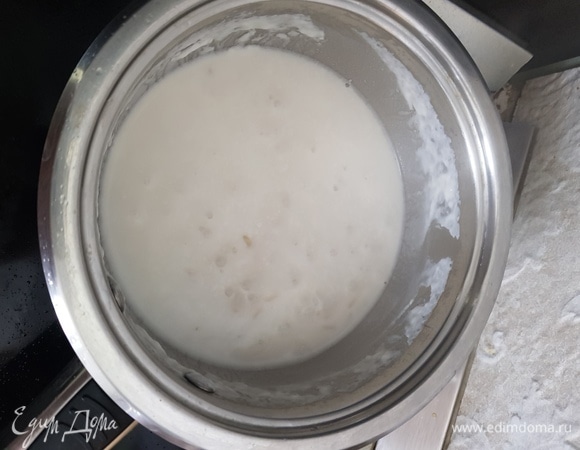 Варим рис: стакан риса + стакан кокосового молока + стакан воды.