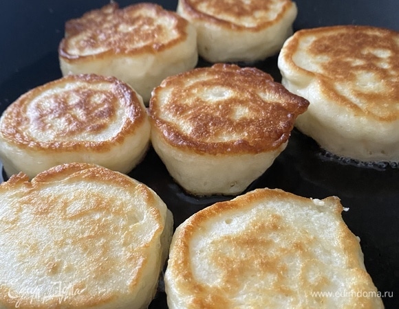 Оладьи получаются несладкие, так и должно быть, не увеличивайте количество сахара в рецепте.