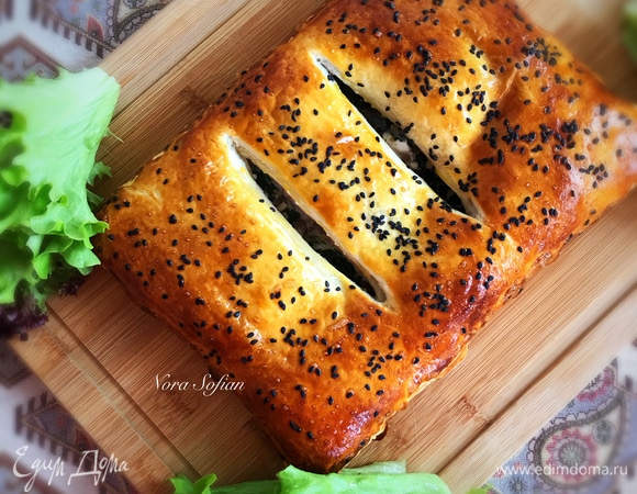 Выпекать пирог 25–35 минут, ориентируйтесь по своей духовке.