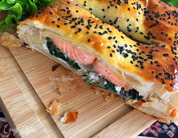 Посмотрите, какой румяный и сочный пирог получился!