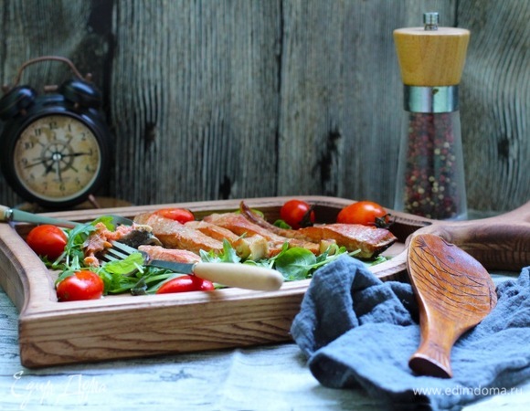 Рыба готова! Чудесно пахнет, она покрылась тонкой корочкой!