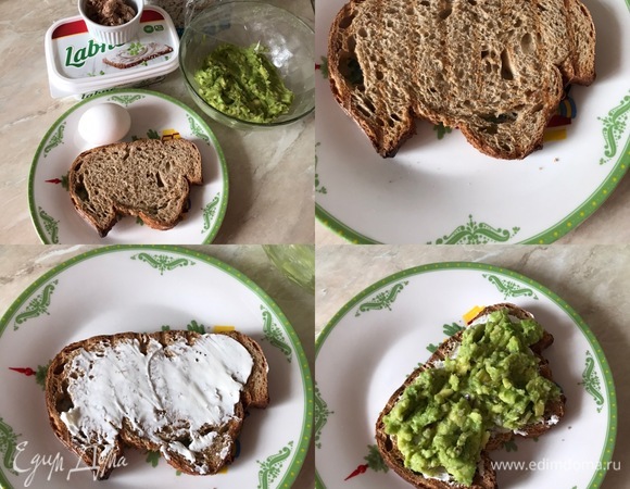 Хлеб поджарить в тостере и смазать сливочным сыром. Сверху распределить пасту из авокадо. Я беру на один бутерброд где-то одну столовую ложку. Делайте на свой вкус, но не забывайте, что паста довольно калорийная.