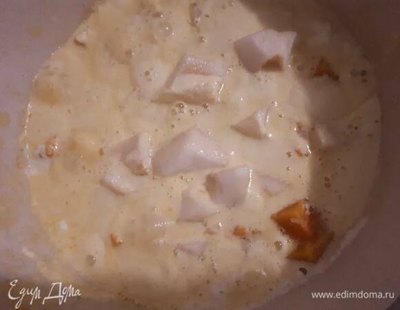 Очистите груши сорта наши, срежьте мякоть, добавьте к тыкве и проварите 5 минут.