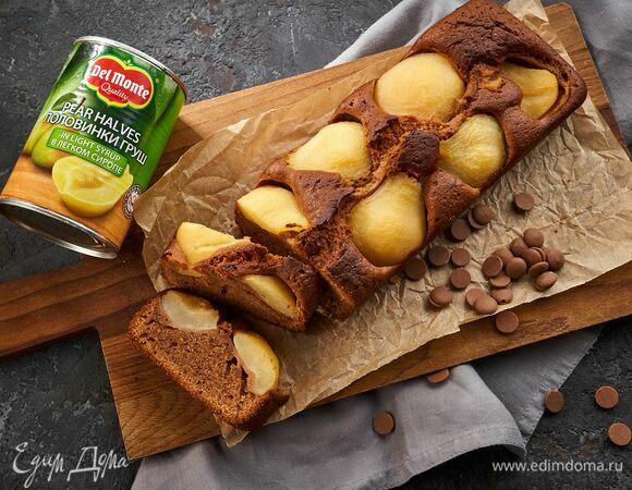 Подавайте шоколадный кекс с грушами к чаю!