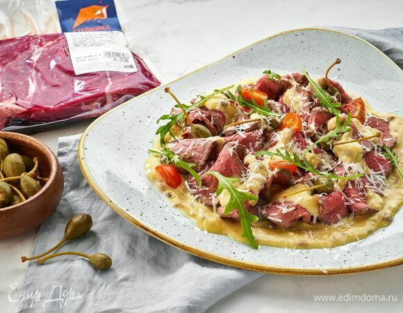 Подавайте, украсив зеленью, каперсами и пармезаном.