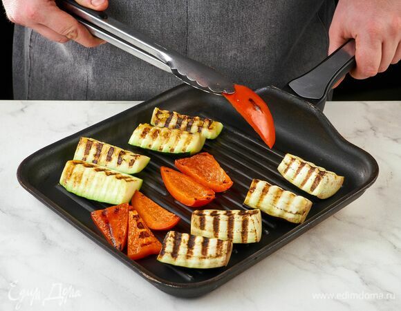 Обжарьте на гриле.