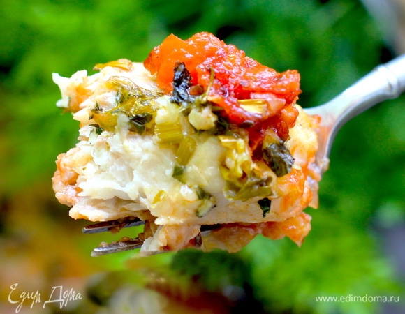 Можно подавать с гарниром или в качестве самостоятельного блюда, макая в соус белый хлеб.