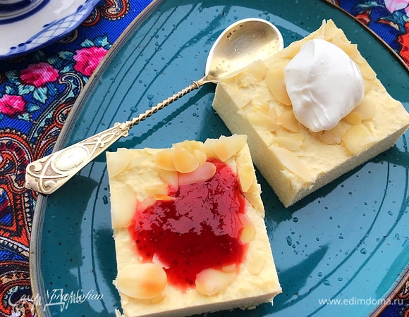 Выпекать 30–40 минут. Ориентируйтесь по своей духовке. Когда запеканка будет готова, выключить духовку, приоткрыть дверцу и дать запеканке остыть в духовке.