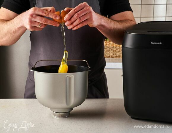 Добавьте яйцо.