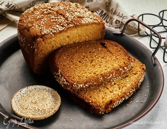 Когда замес закончится (на дисплее — «1:30»), лопаткой разровняйте тесто и посыпьте сверху кунжутом.<br />
Остудите хлеб и наслаждайтесь отменным вкусом!