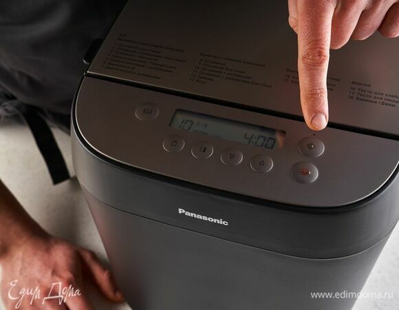 Выпекайте кулич в хлебопечи Panasonic SD-ZP2000, установив программу №10 «Основной с добавками», размер — М, цвет корочки — светлый.