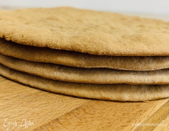 Выпекать по одному в разогретой до 180°C духовке 4–5 минут.