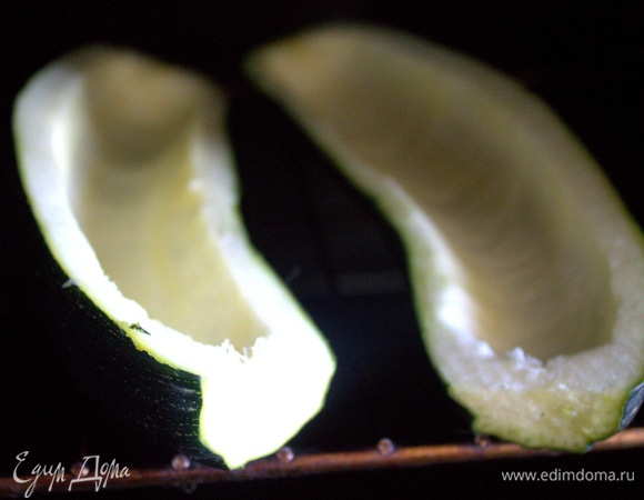 Запечь в духовке до полуготовности (около 7 минут).