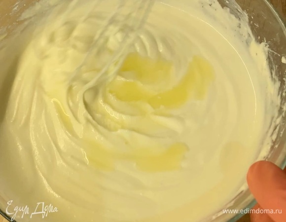 Влейте лимонный сок, перемешайте.