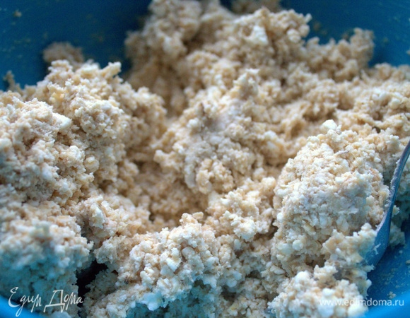 Растереть тесто хорошенько и дать ему постоять, можно накрыть и убрать на ночь в холодильник.