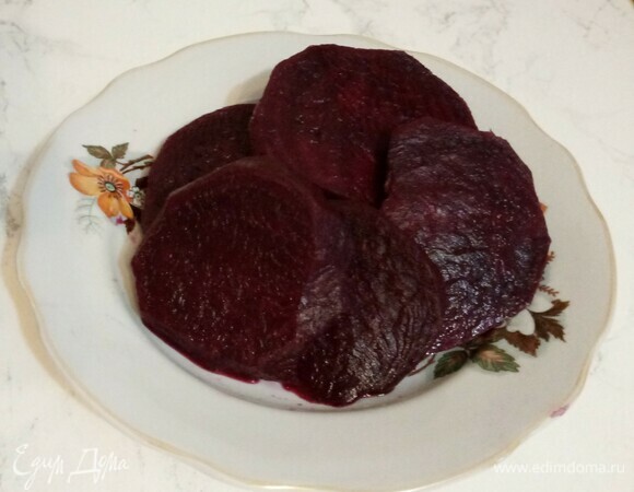 Готовую квашеную свеклу можно добавлять в салаты, борщ или есть просто так. Рассол можно пить маленькими порциями, добавлять в борщ или использовать для последующего сквашивания. Хранить в холодильнике. Приятного аппетита!