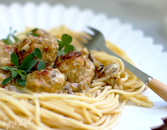 Подавать с гарниром или салатом как самостоятельное блюдо.