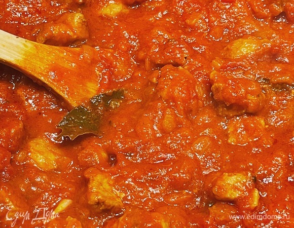 Отвариваем вашу любимую пасту и подаем к столу.