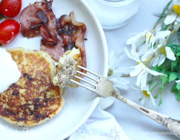 Подаем со сметаной.