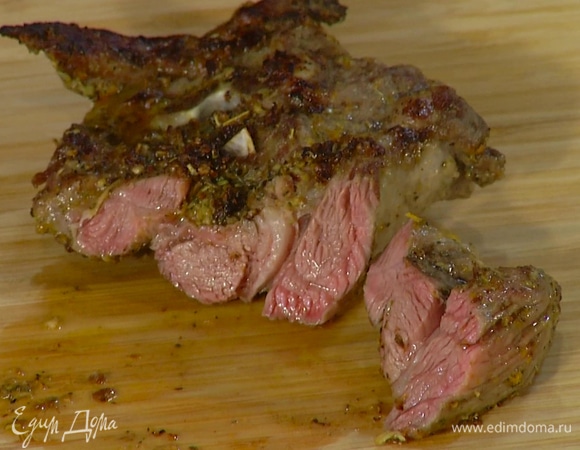 Перед подачей дать мясу отдохнуть.  