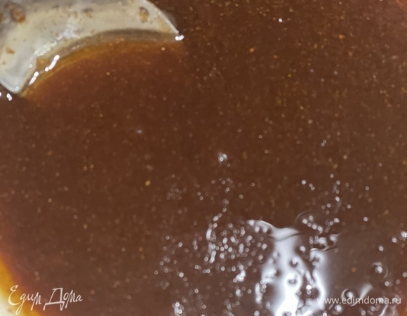 Готовим глазурь, смешивая все ингредиенты.