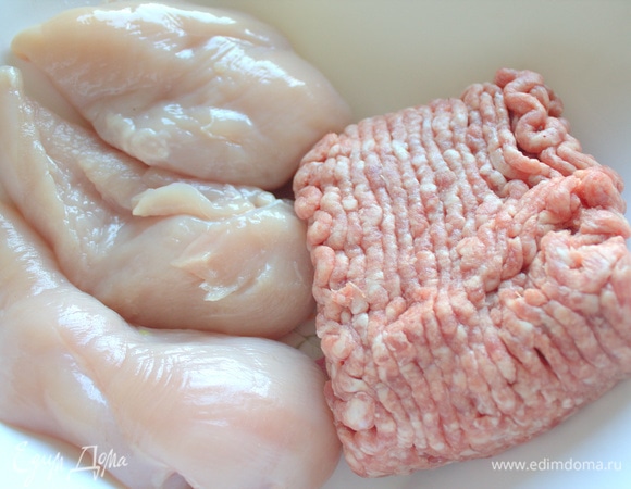 Берем филе и любой фарш, у меня смешанный (говядина + свинина).