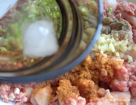 Влить ледяную воду по ложке.