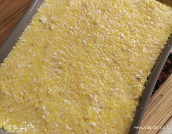 Выложить получившуюся смесь и запечь при температуре 180°C 30 минут.