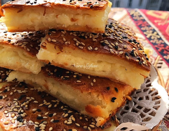 Тоненькое нежное тесто и много начинки.