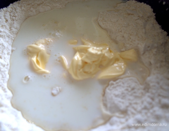 Добавить мягкое масло.