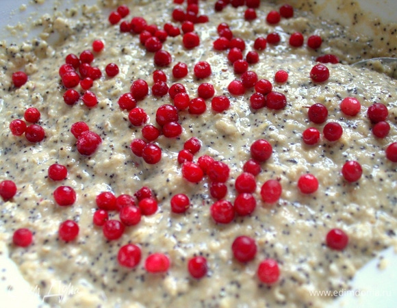 Замороженную бруснику добавила для кислинки.