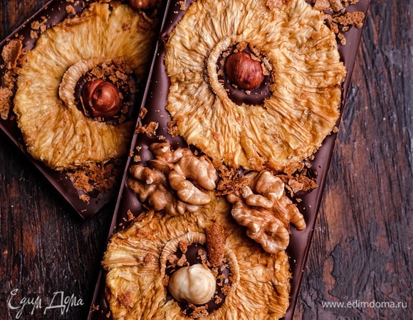 Температуры темперирования горького шоколада. Содержание какао в горьком шоколаде — от 70% до 99%. Для правильного темперирования горького шоколада нужно придерживаться следующих температур. Температура, до которой необходимо разогреть горький шоколад, — 45–50°C. Температура, до которой необходимо остудить горький шоколад и начать вмешивать Mycryo, — 34–35°C. Температура для работы с горьким шоколадом — 32–33°C.