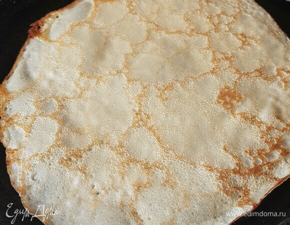 Жарить на хорошо разогретой сковороде до румяности с обеих сторон.