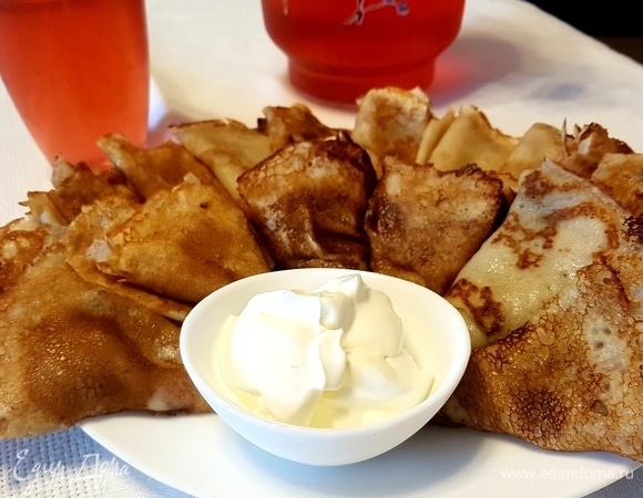 Подавать со сметаной, вареньем, джемом или медом.